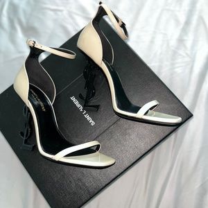 YSL OPYUM SANDALS IN PATENT LEATHER WITH BLACK HEEL